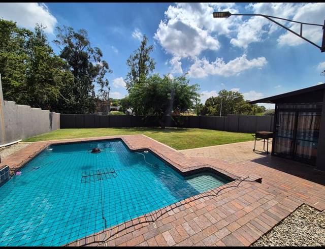 3 BEDROOM HOUSE FOR SALE IN SOUTH CREST